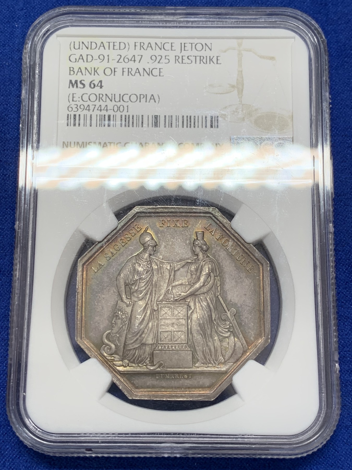 《竞宝斋》第207场-周日，周一 2场 (全场包邮) NGC-MS64 法国 1879年 法兰西银行 八角银质代币 DUMAREST作品 烟斗边铭（对应1879年铸造），金色包浆