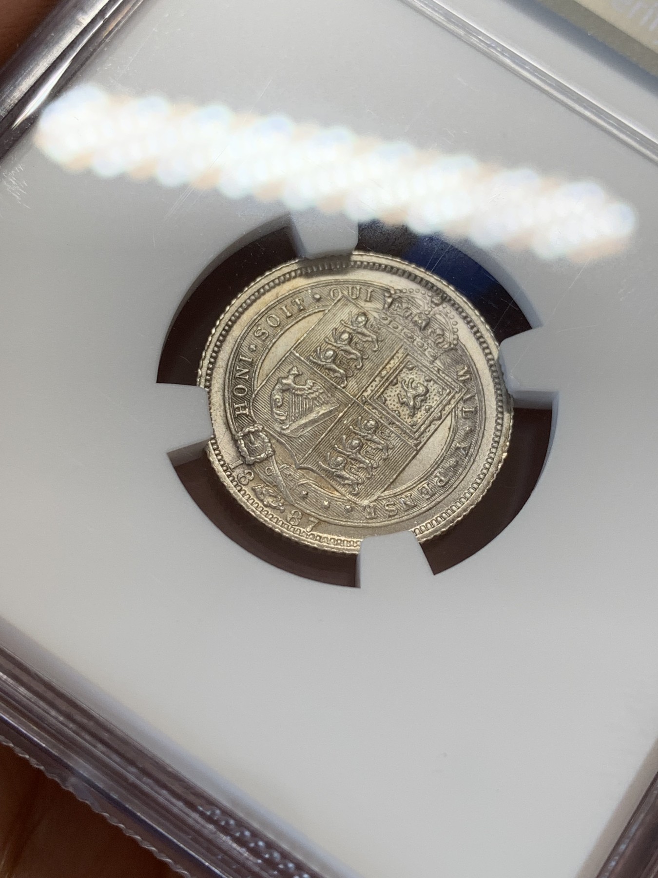 《竞宝斋》第207场-周日，周一 2场 (全场包邮) NGC-MS63 英国1887年维多利亚高冠6便士银币 盾徽撤回版