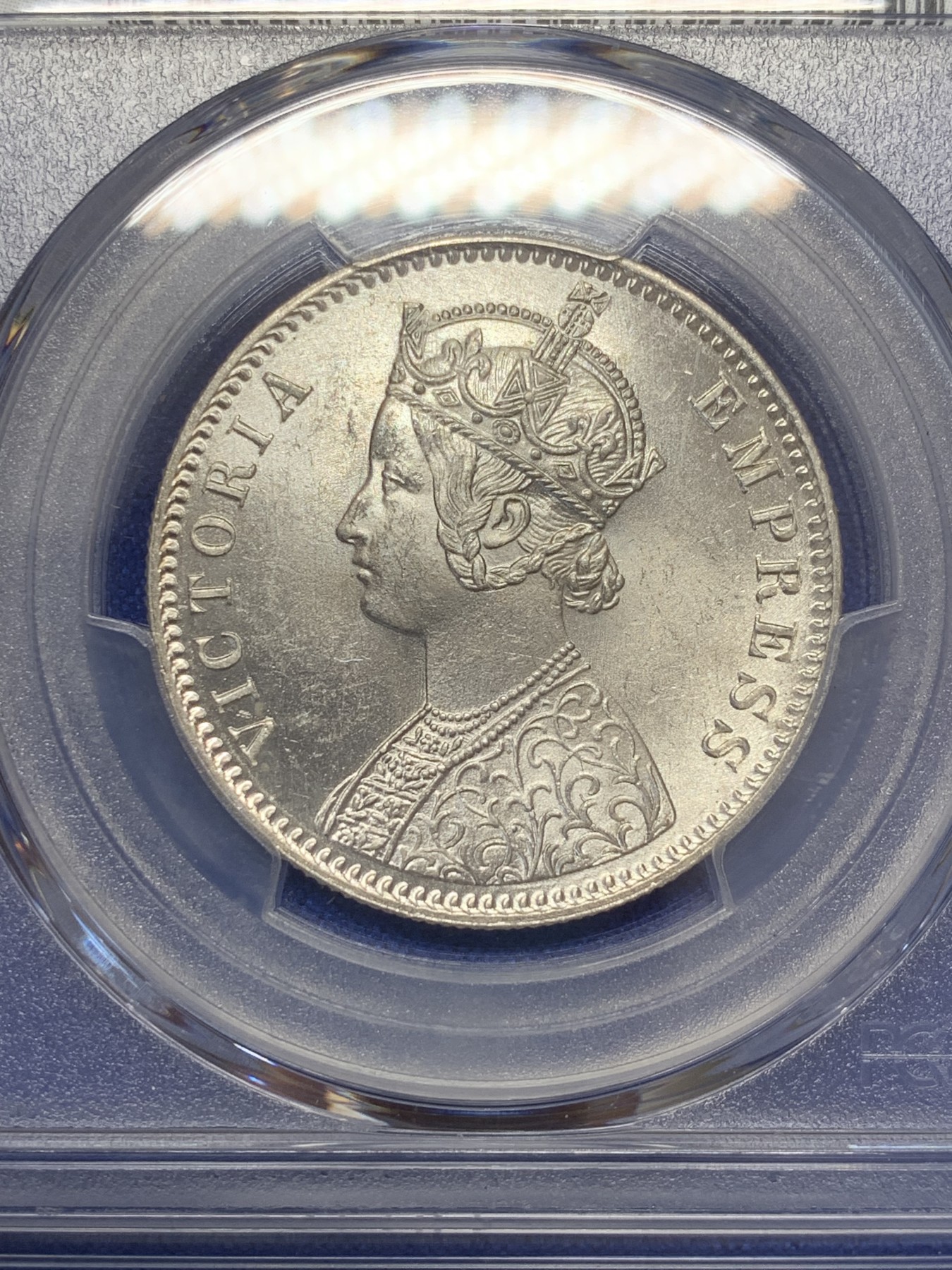 《竞宝斋》第207场-周日，周一 2场 (全场包邮) PCGS-MS63 英属印度1887年维多利亚1卢比银币