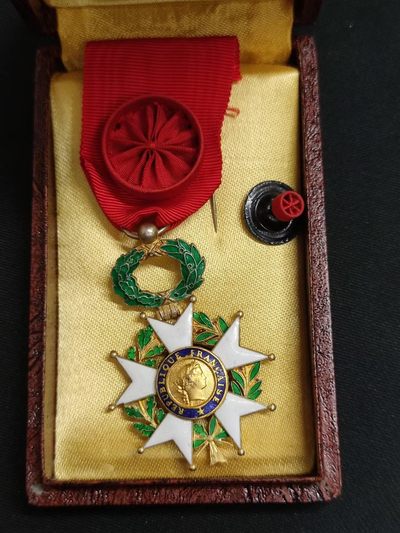 老王徽章拍卖第十期 - 法国军官级荣誉军团勋章 银质珐琅螃蟹标 第四共和国版 带勋略 