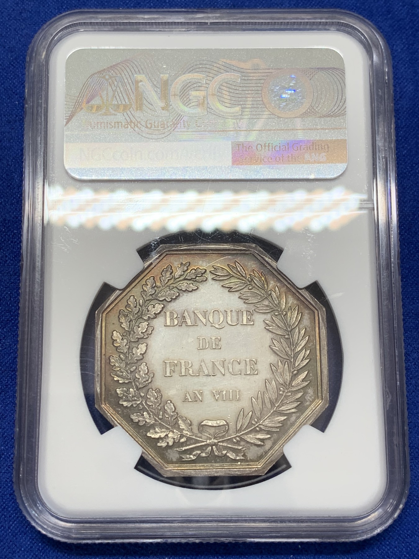 《竞宝斋》第207场-周日，周一 2场 (全场包邮) NGC-MS64 法国 1879年 法兰西银行 八角银质代币 DUMAREST作品 烟斗边铭（对应1879年铸造），金色包浆