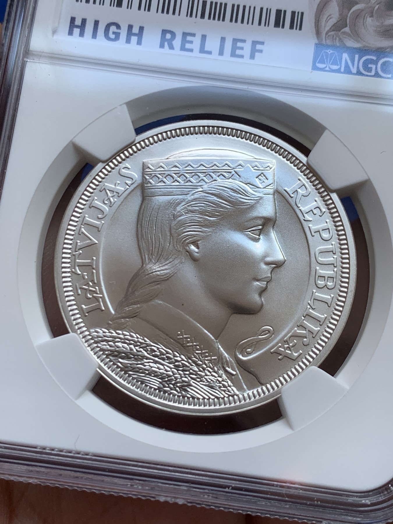 《竞宝斋》第207场-周日，周一 2场 (全场包邮) NGC MS70 拉脱维亚2012年5拉特谷物女神银币，完美70分