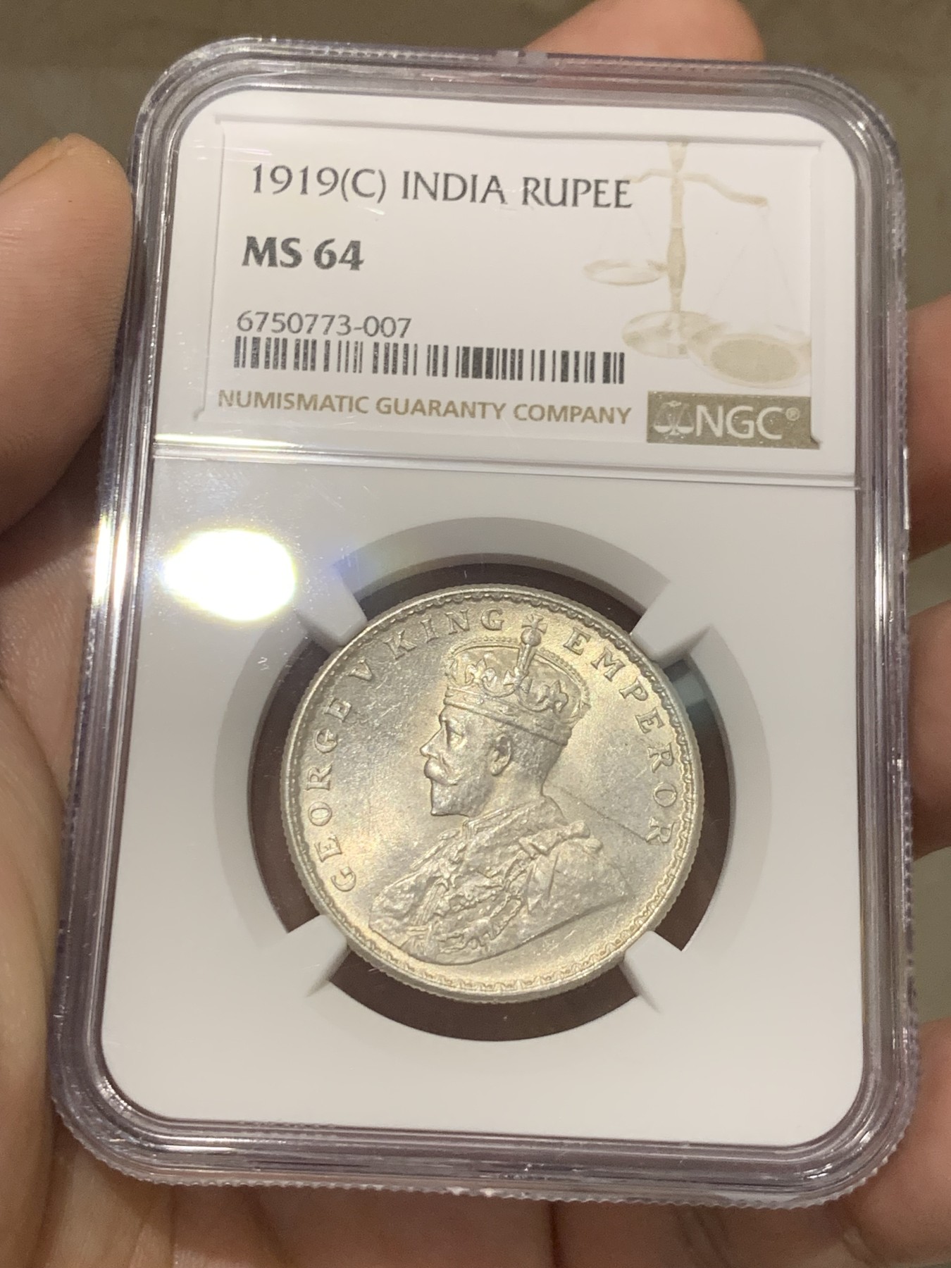 《竞宝斋》第207场-周日，周一 2场 (全场包邮) NGC-MS64 英属印度1919年C版乔五1卢比银币 高分稀少