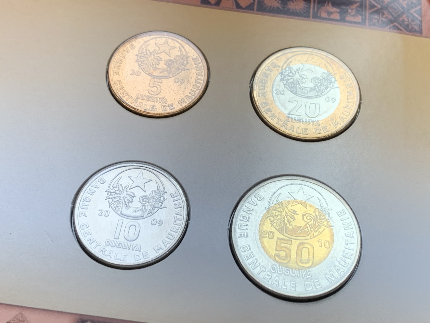 《竞宝斋》第207场-周日，周一 2场 (全场包邮) 毛里塔尼亚2009-10四枚密封套币，含两枚双色币，unc-bu强光好品！