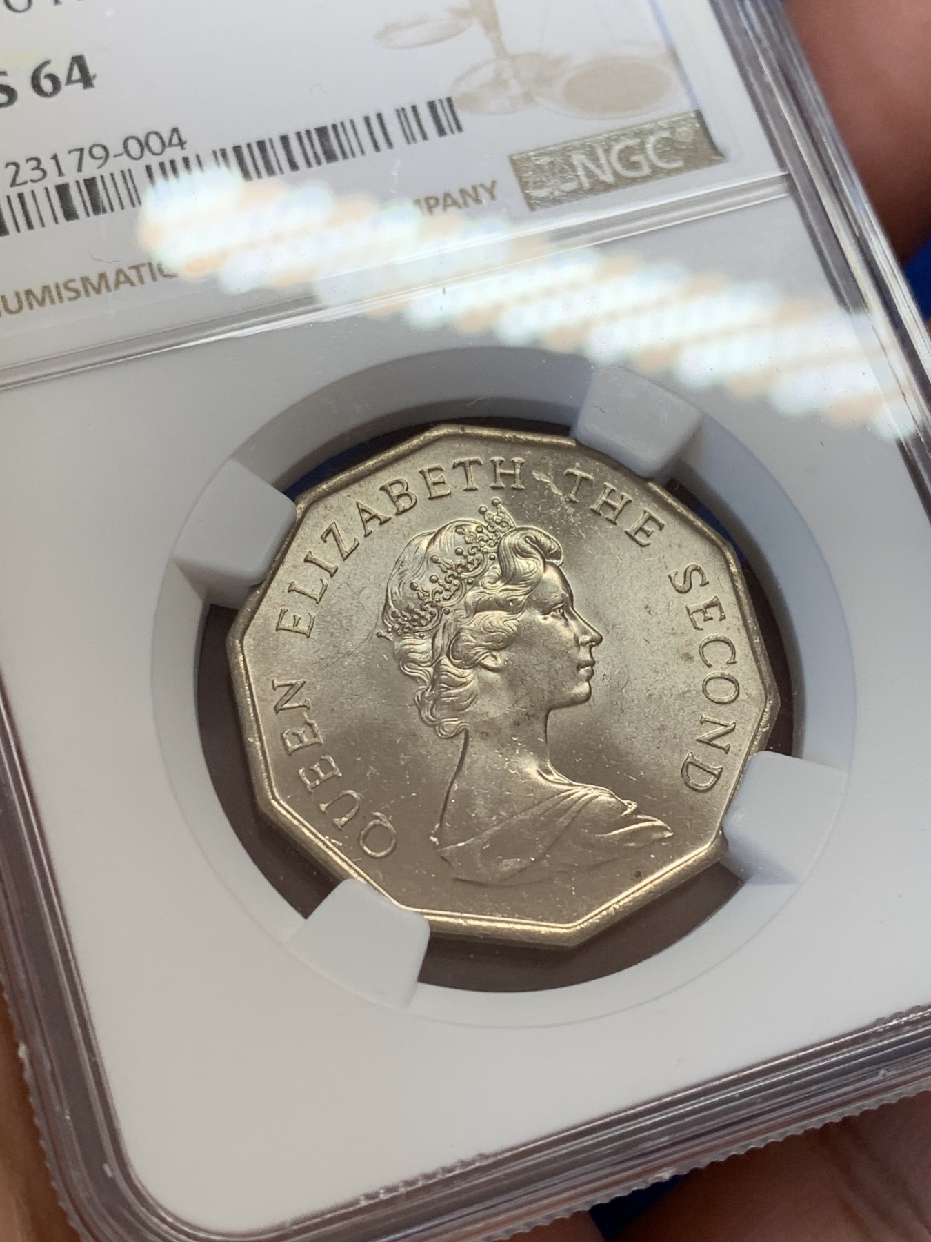 《竞宝斋》第207场-周日，周一 2场 (全场包邮) NGC-MS64 伊丽莎白二世1976年 香港多边形五元，俗称大五元镍币。高分光度好车轮光