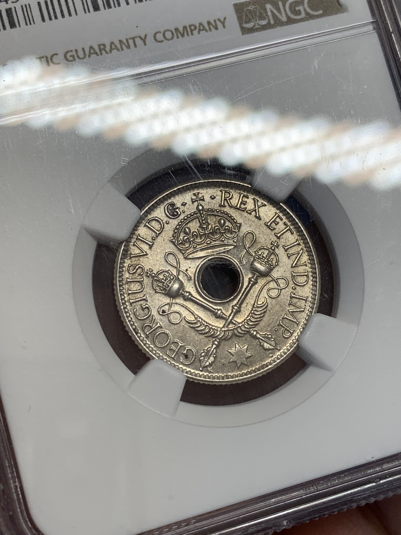 《竞宝斋》第207场-周日，周一 2场 (全场包邮) NGC MS64 英属新几内亚1938年一先令银币 分数不错