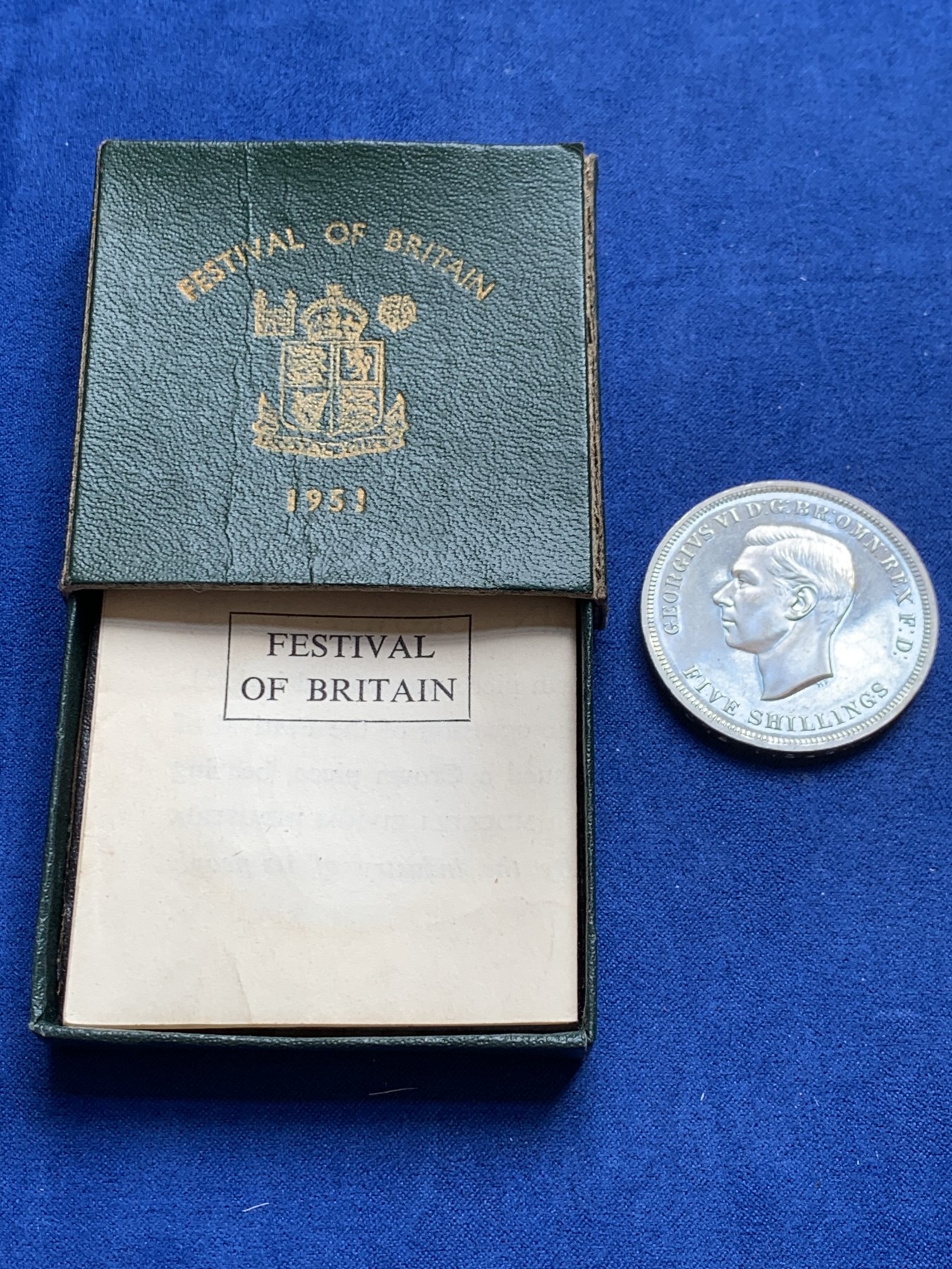 《竞宝斋》第207场-周日，周一 2场 (全场包邮) 英国1951年乔治六世 最后的马剑克朗型纪念币 盒证全 绿盒少见