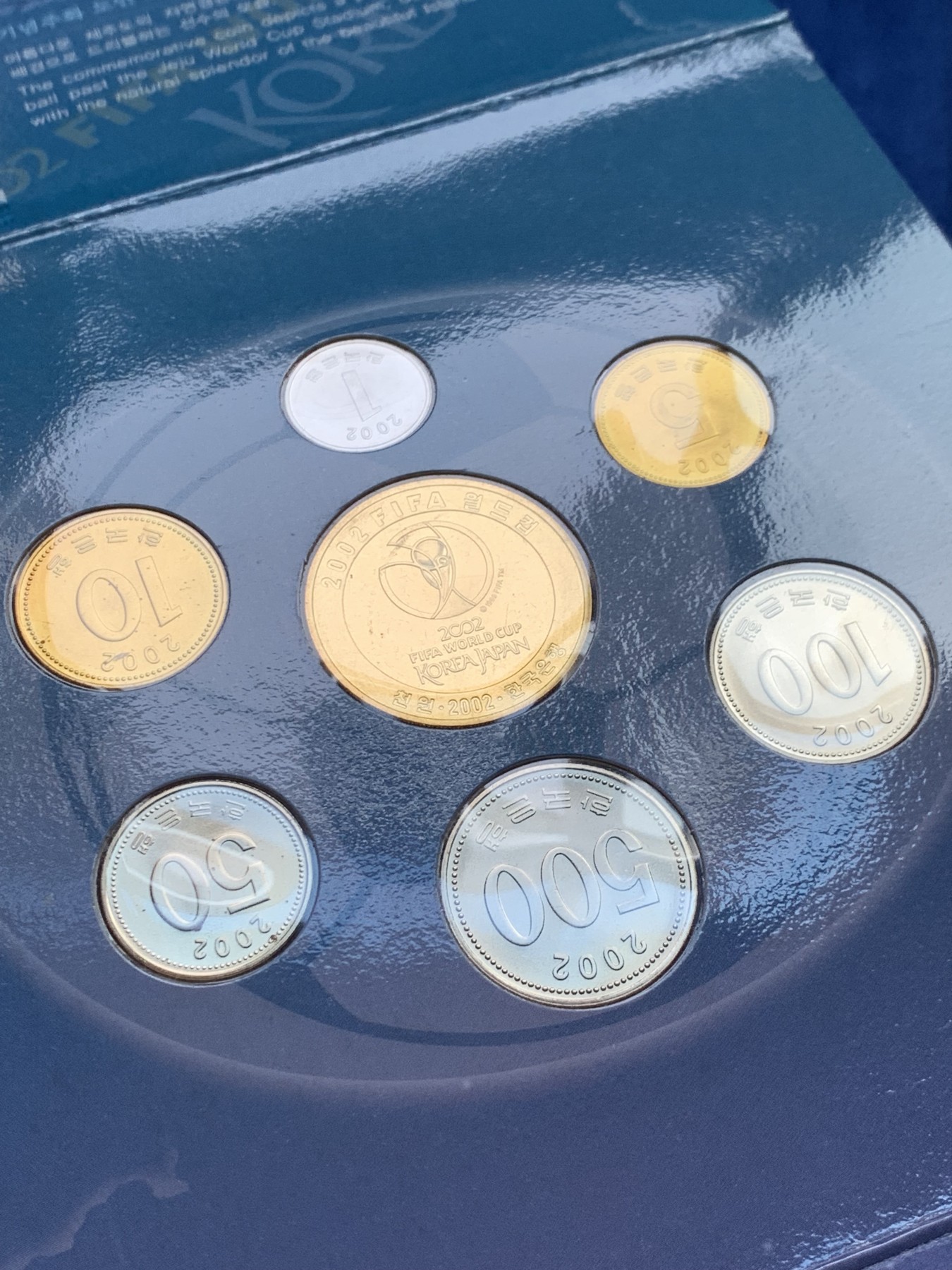 《竞宝斋》第207场-周日，周一 2场 (全场包邮) 韩国2002年7枚官方原装套币，2002世界杯主题，含纪念币，卡套完整