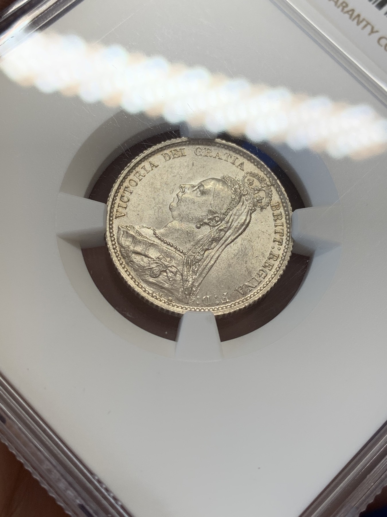 《竞宝斋》第207场-周日，周一 2场 (全场包邮) NGC-MS63 英国1887年维多利亚高冠6便士银币 盾徽撤回版