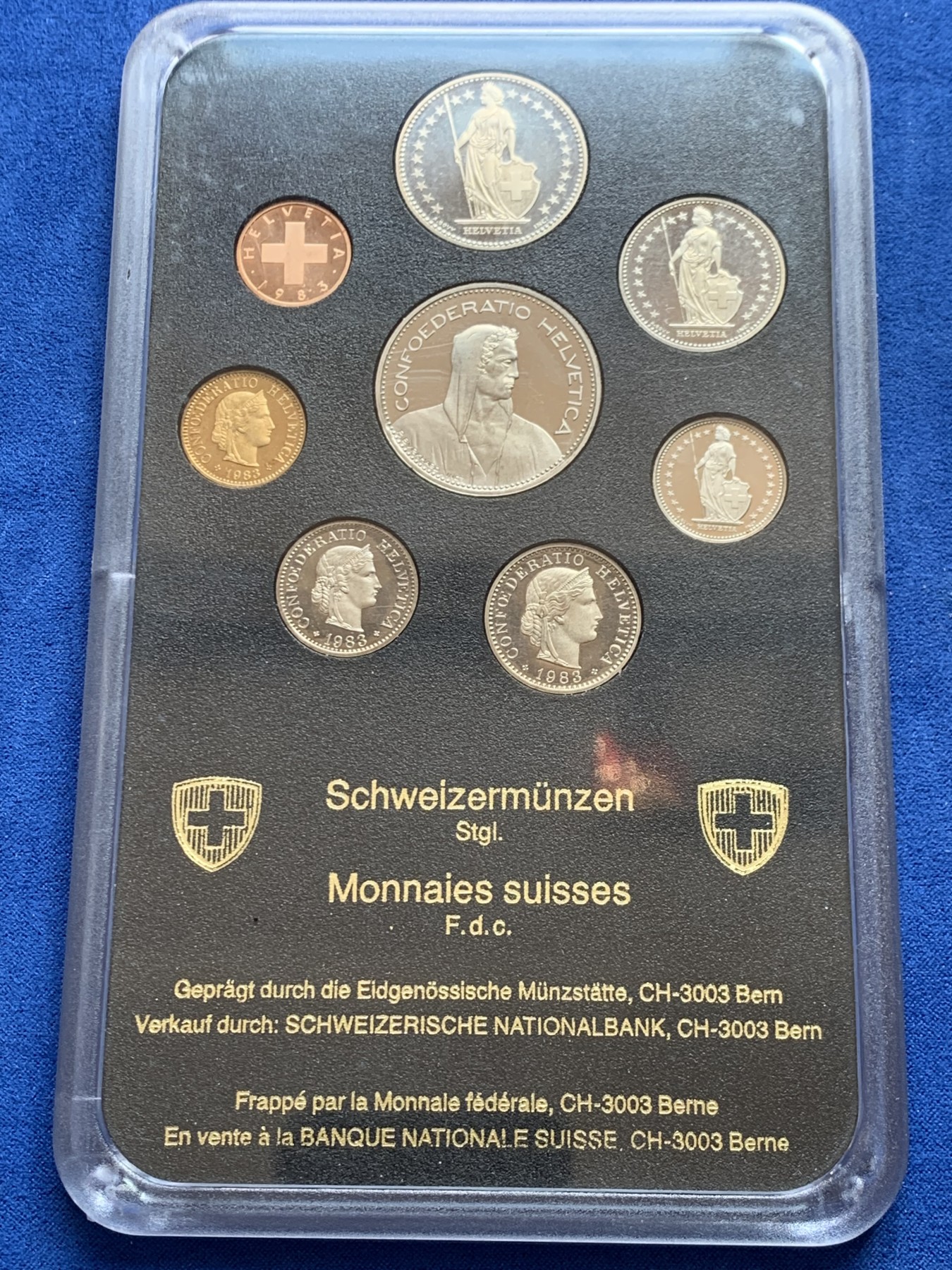 《竞宝斋》第207场-周日，周一 2场 (全场包邮) 瑞士1983年8枚套精制套币 黑色