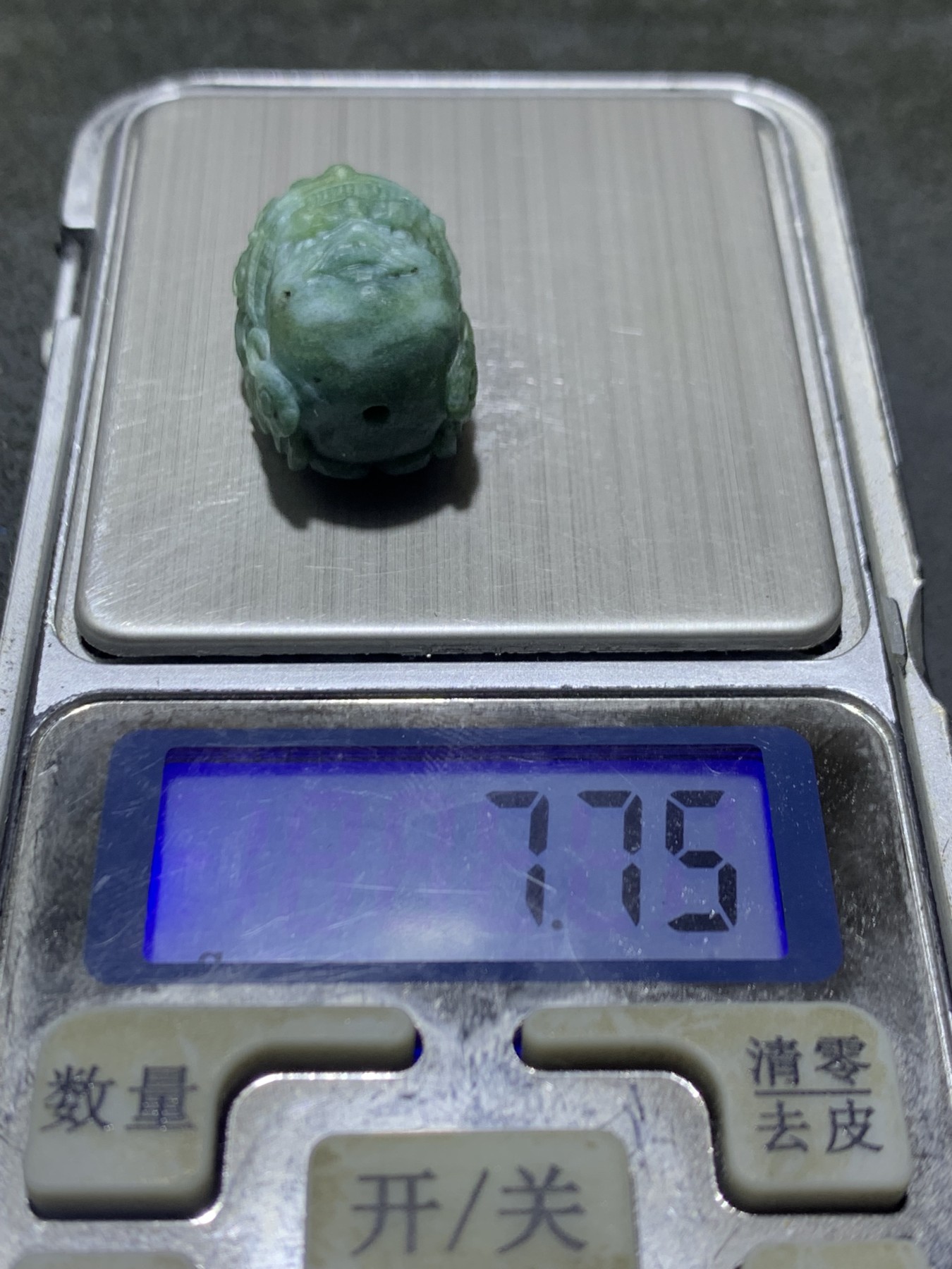 精美戈壁绿碧玉手工雕刻大黑天黄财神珠子（吊坠)一个！