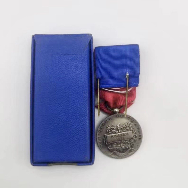 勋章奖章交易所10.21群拍 法国二级劳动荣誉奖章