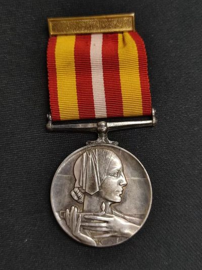 老王徽章拍卖第十期 - 英国医护长期服役奖章  带边铭 925银