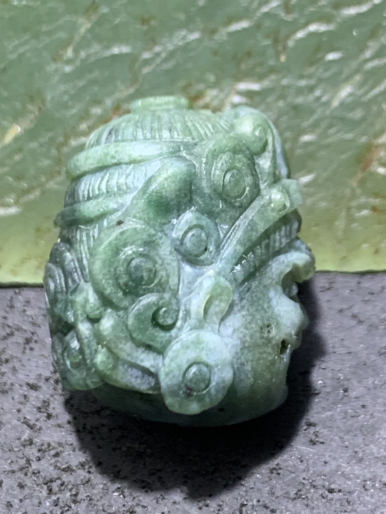 精美戈壁绿碧玉手工雕刻大黑天黄财神珠子（吊坠)一个！
