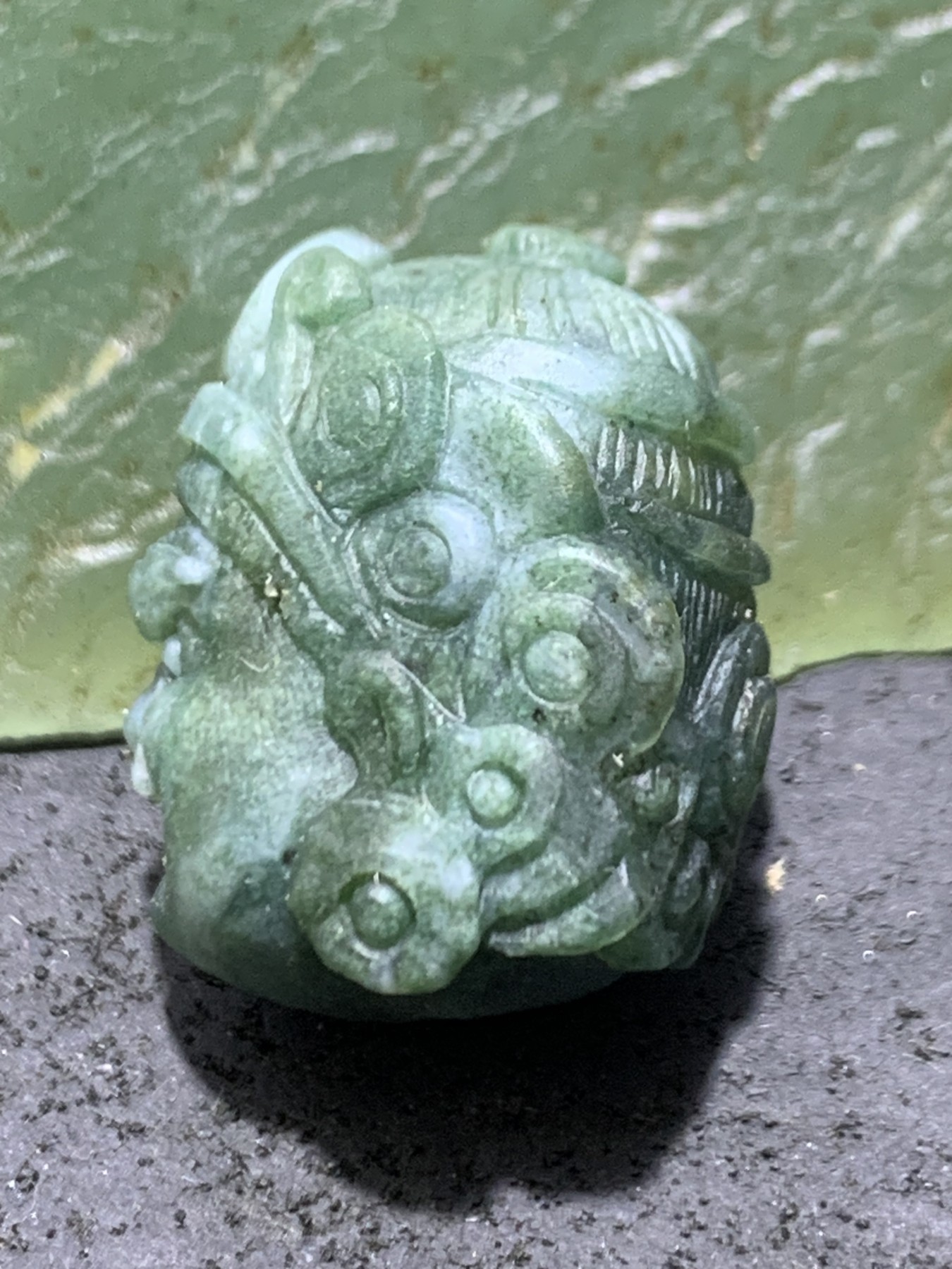 精美戈壁绿碧玉手工雕刻大黑天黄财神珠子（吊坠)一个！