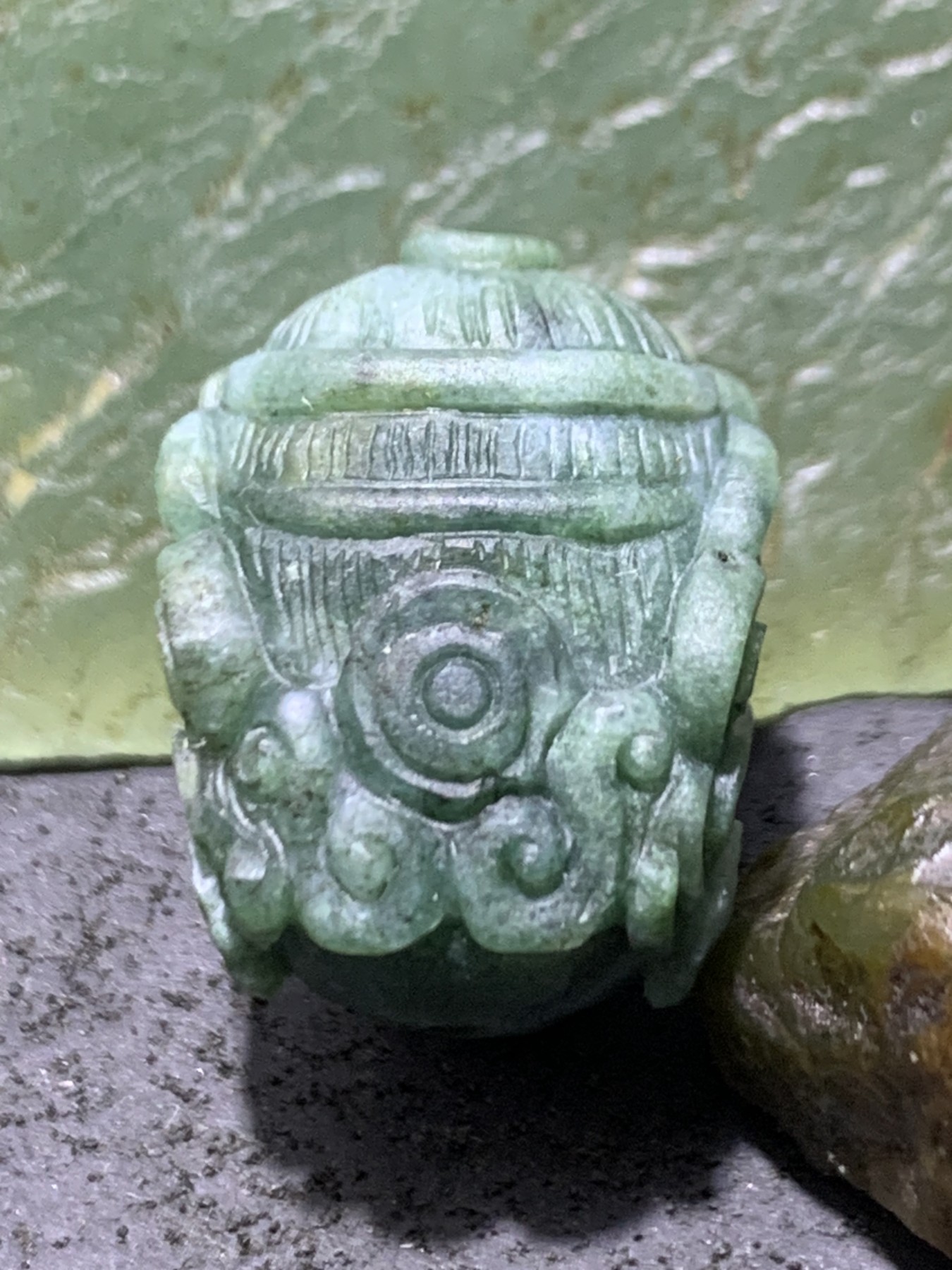 精美戈壁绿碧玉手工雕刻大黑天黄财神珠子（吊坠)一个！