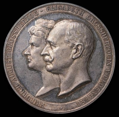 修遠堂世界钱币第九期 - NGC MS62 1912年奥尔登堡大公国--大公弗里德里希·奥古斯特金婚纪念大银章 特大盒   五彩包浆，50 mm, 49,86 g
