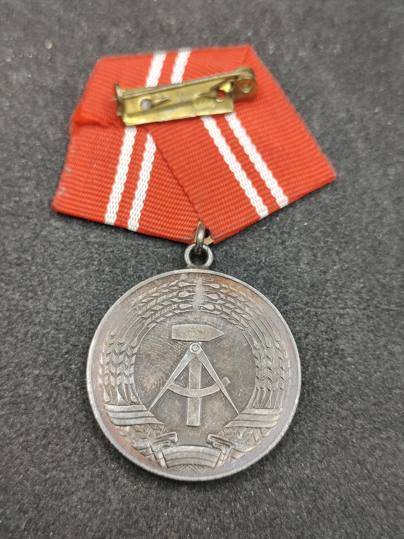 全场0元起拍 第101期 咸鱼国勋章拍卖专场 10月22日（周日）下午6：00开始 东德工战队忠诚服役奖章