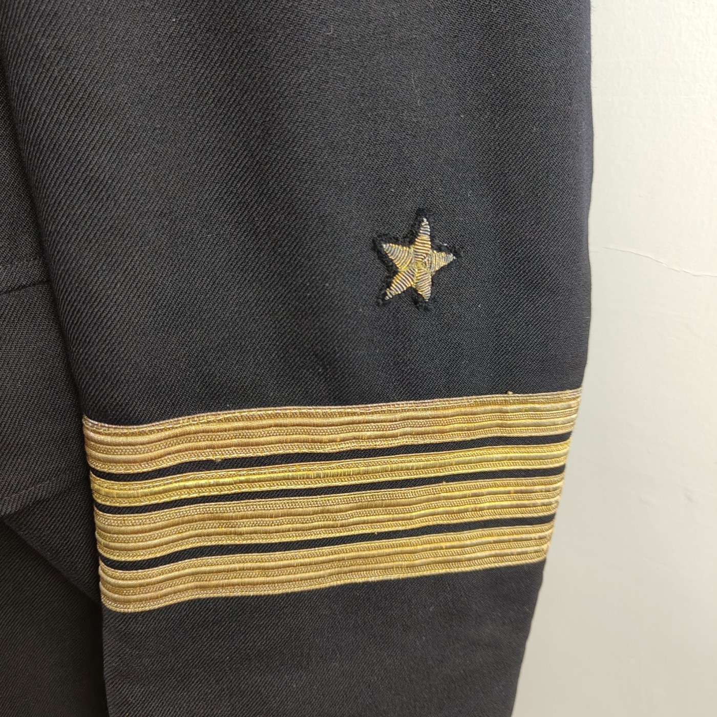 全场0元起拍 第101期 咸鱼国勋章拍卖专场 10月22日（周日）下午6：00开始 二战老兵 金级大德意志十字勋章获得者 西德早期 BW海军中校冬服上衣 带57略 胸围110肩宽52 衣长78 袖长63