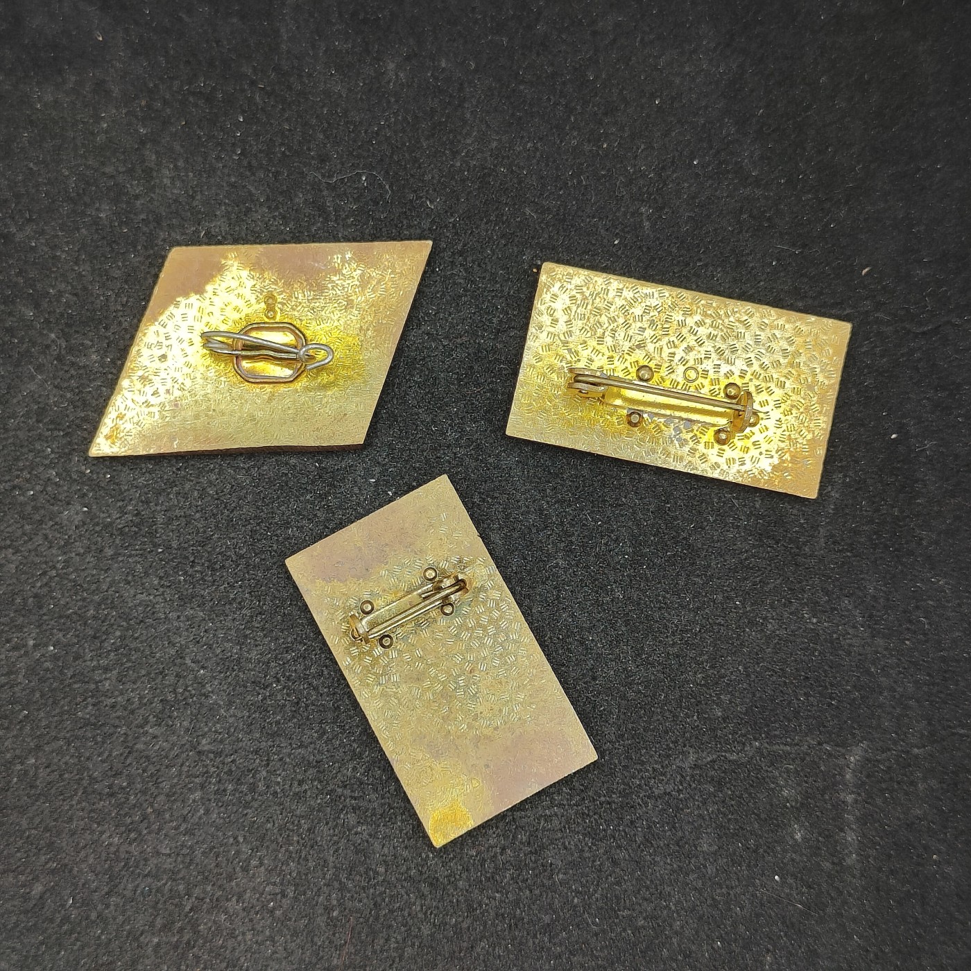 全场0元起拍 第101期 咸鱼国勋章拍卖专场 10月22日（周日）下午6：00开始 东德人民军纪念章三个