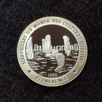 巴斯克收藏第183期 纪念币专场 10-11月31/1/2号三场连拍 全场包邮 - 乍得 1999年 1000法郎精制纪念银币 巨石阵 银 (.999) 仅发行2950枚
