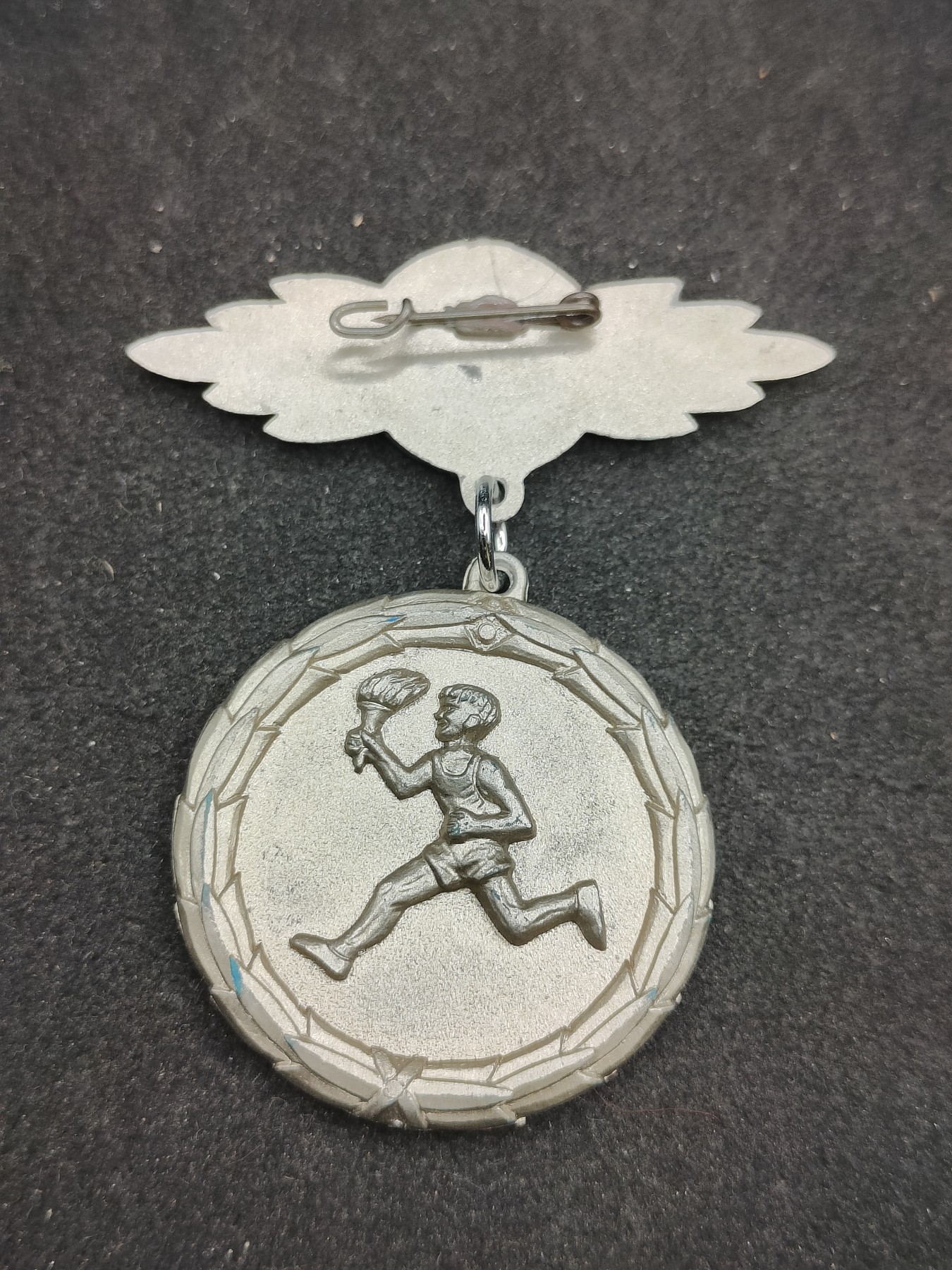 全场0元起拍 第101期 咸鱼国勋章拍卖专场 10月22日（周日）下午6：00开始 东德少先队青年团奖章