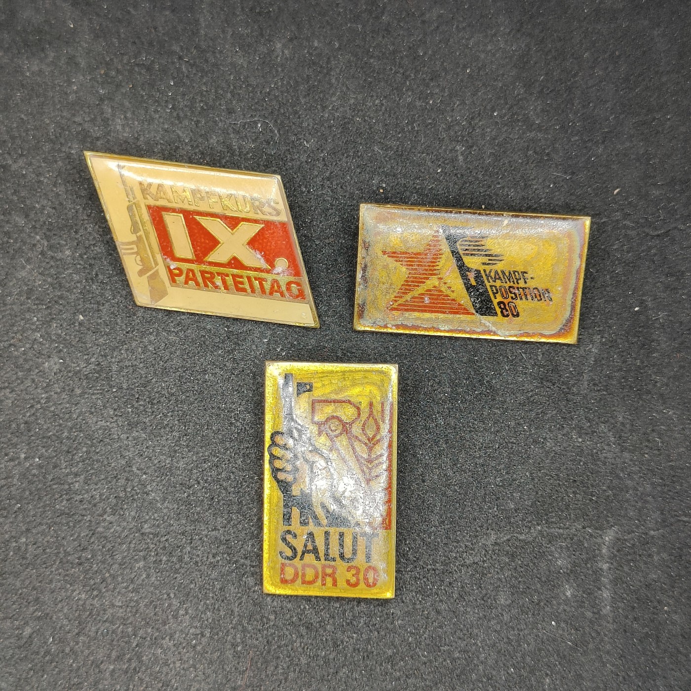 全场0元起拍 第101期 咸鱼国勋章拍卖专场 10月22日（周日）下午6：00开始 东德人民军纪念章三个