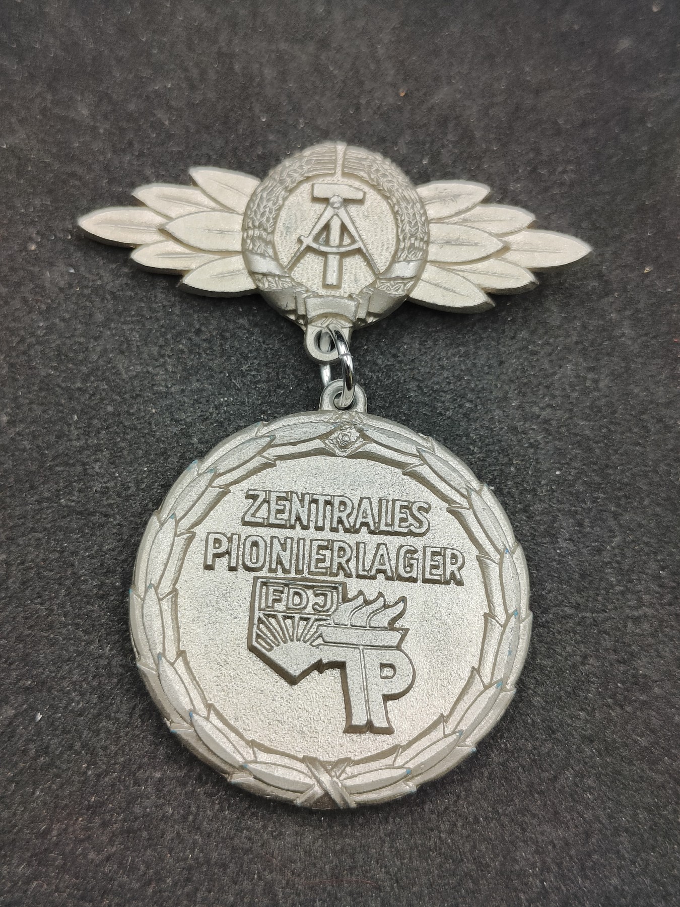 全场0元起拍 第101期 咸鱼国勋章拍卖专场 10月22日（周日）下午6：00开始 东德少先队青年团奖章