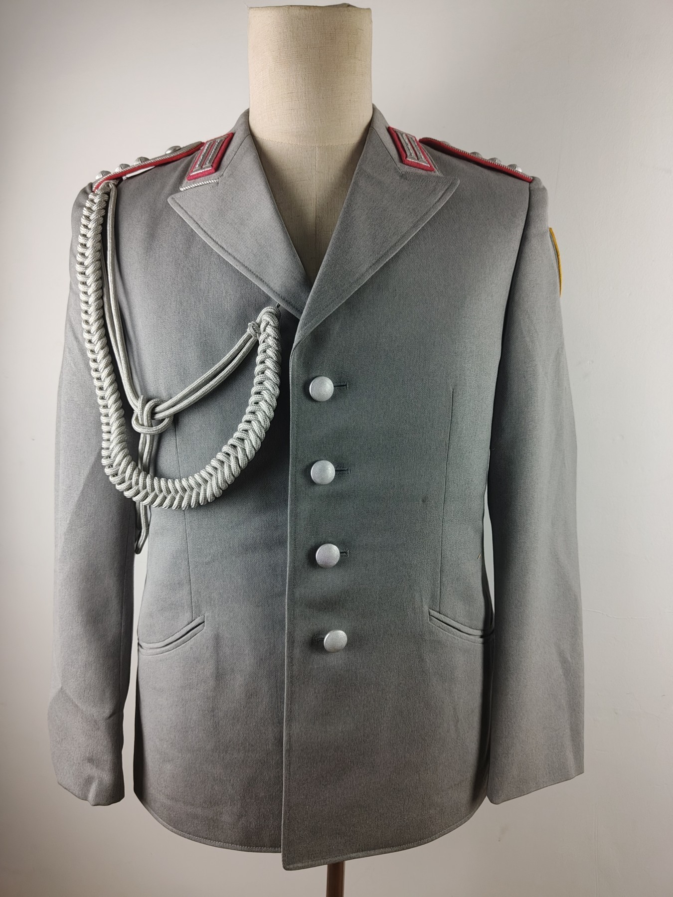 全场0元起拍 第101期 咸鱼国勋章拍卖专场 10月22日（周日）下午6：00开始 西德BW装甲兵上尉双兜出行礼服上衣带礼服饰绪 立体刺绣臂章 胸围104 肩宽48 衣长76 袖长64