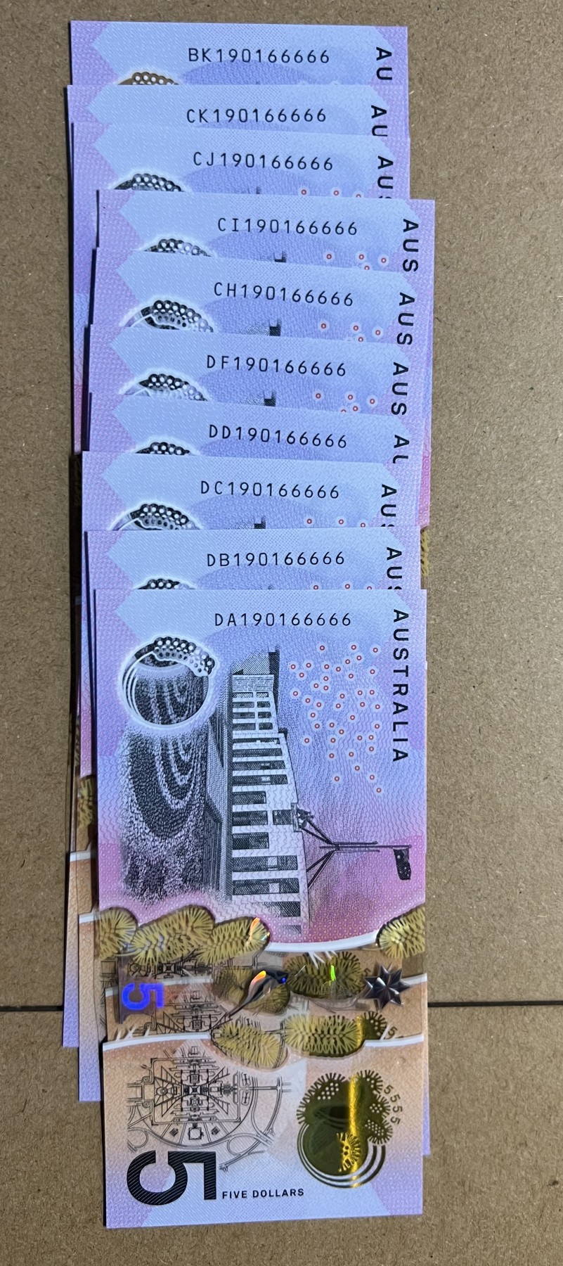 乐淘淘纸币粉丝返利场 第24期 本店粉丝每张纸币返利五元！ 【十胞胎老虎号】澳大利亚塑料钞5元 全同号十张 老虎号66666 倒置号 女王钞 全新UNC
