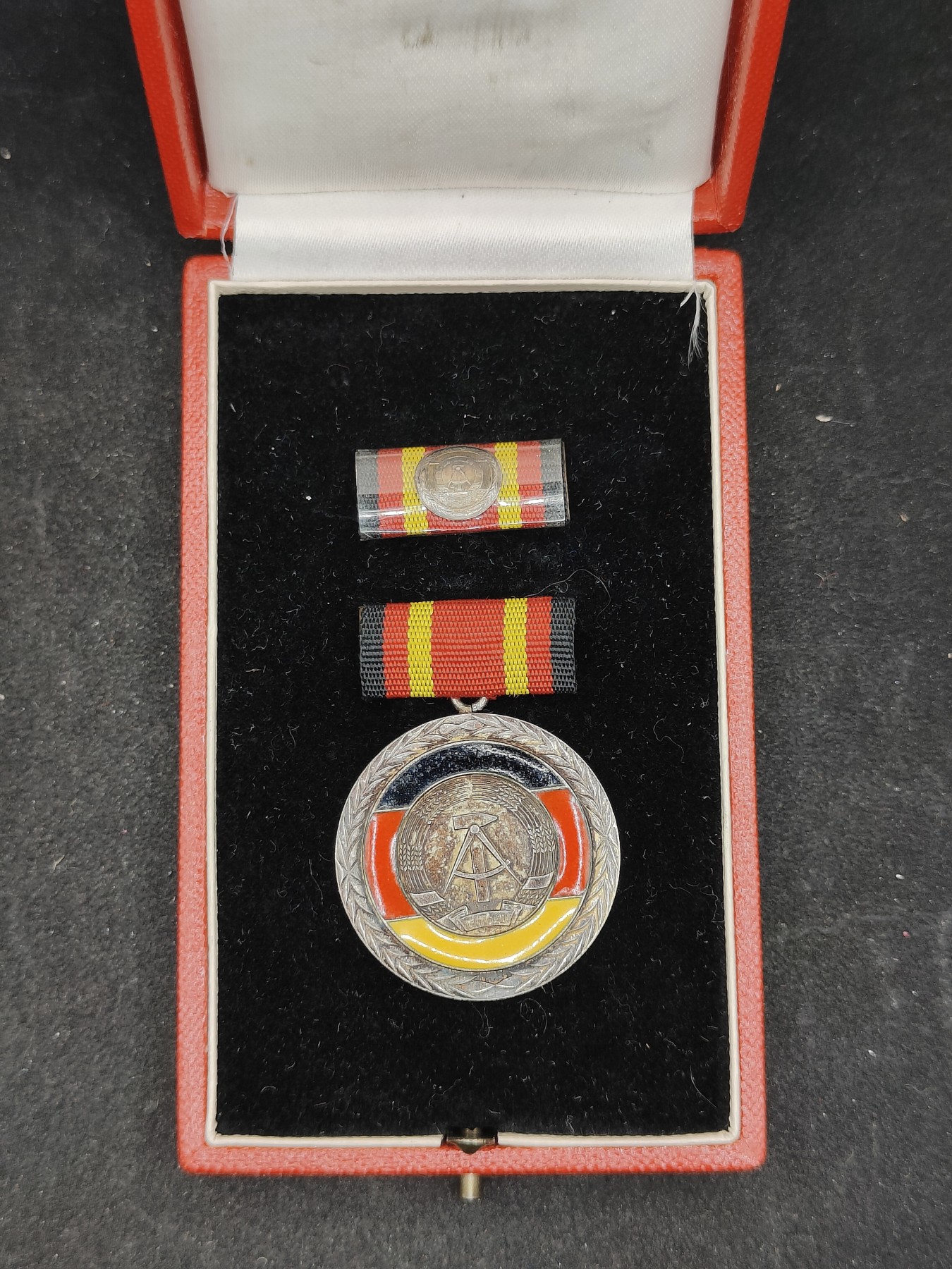 全场0元起拍 第101期 咸鱼国勋章拍卖专场 10月22日（周日）下午6：00开始 早期皮盒 银珐琅 德意志民主共和国功绩奖章