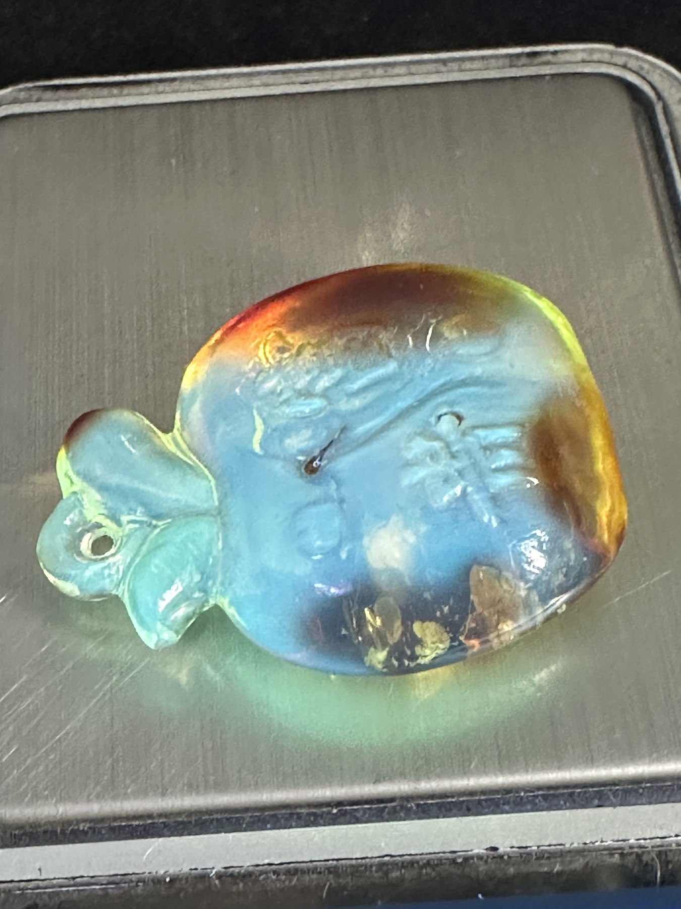 精美天然乌克兰蜜蜡原石雕刻富贵平安苹果吊坠一个，