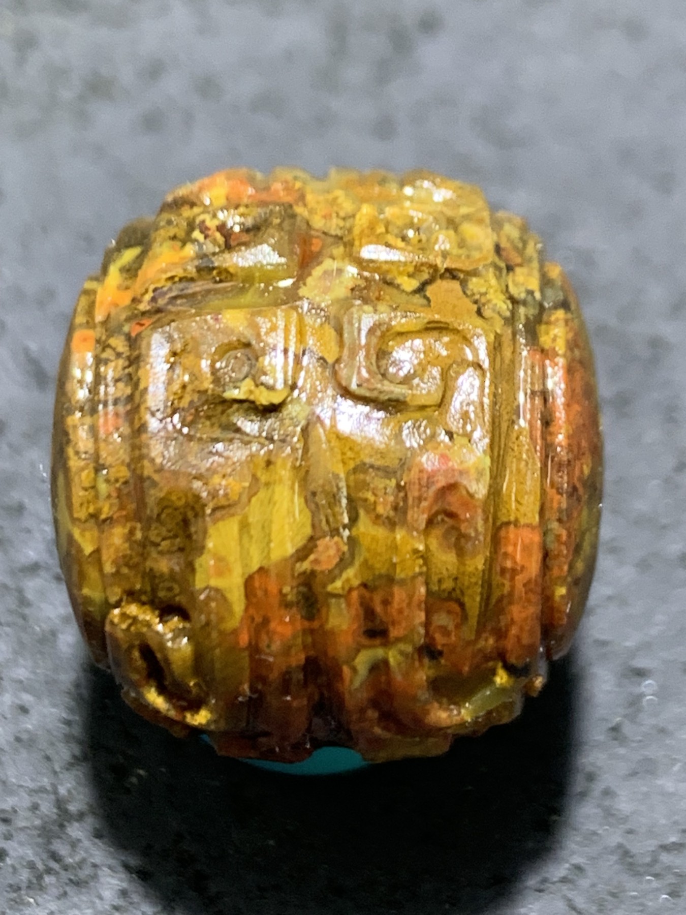 精美亚光草花纹战国红玛瑙手工雕刻回纹珠一颗！