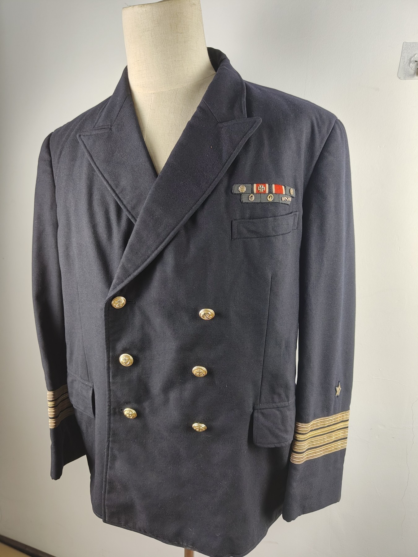 全场0元起拍 第101期 咸鱼国勋章拍卖专场 10月22日（周日）下午6：00开始 二战老兵 金级大德意志十字勋章获得者 西德早期 BW海军中校冬服上衣 带57略 胸围110肩宽52 衣长78 袖长63