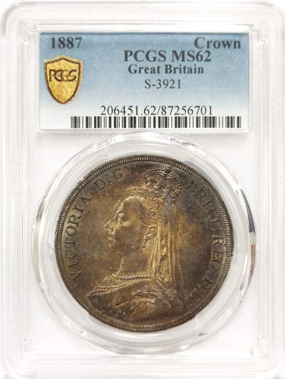 博洋堂世界钱币拍卖第048期（全场包邮） - PCGS-MS62 英国1887年高冠马剑克朗大银 打制深峻，包浆醇厚，正面橙红色彩+背面藏蓝色黑彩，包浆不可多见的一匹黑马