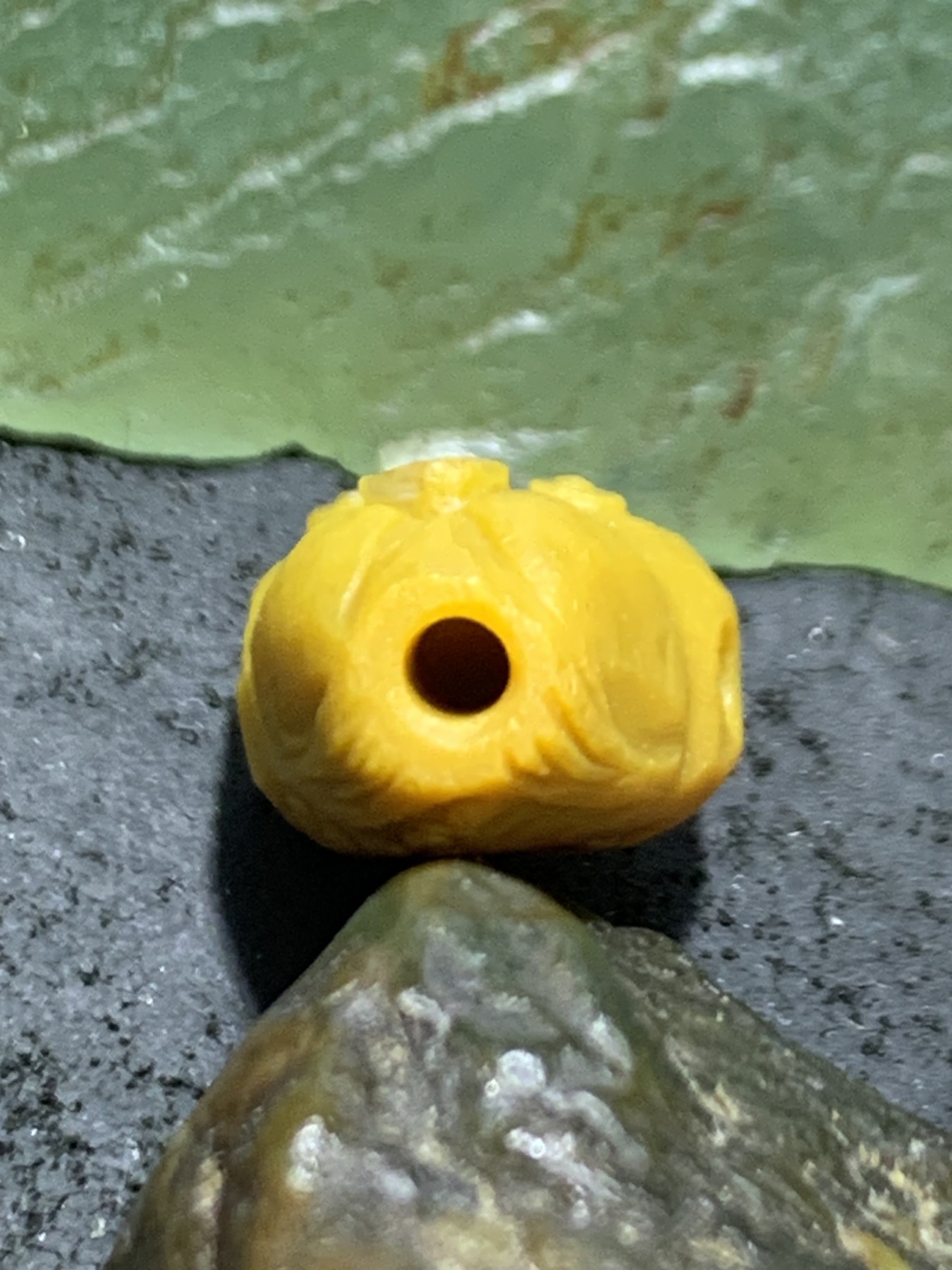 精美亚光战国红玛瑙手工雕刻河豚迷你小一体佛头三通一颗！