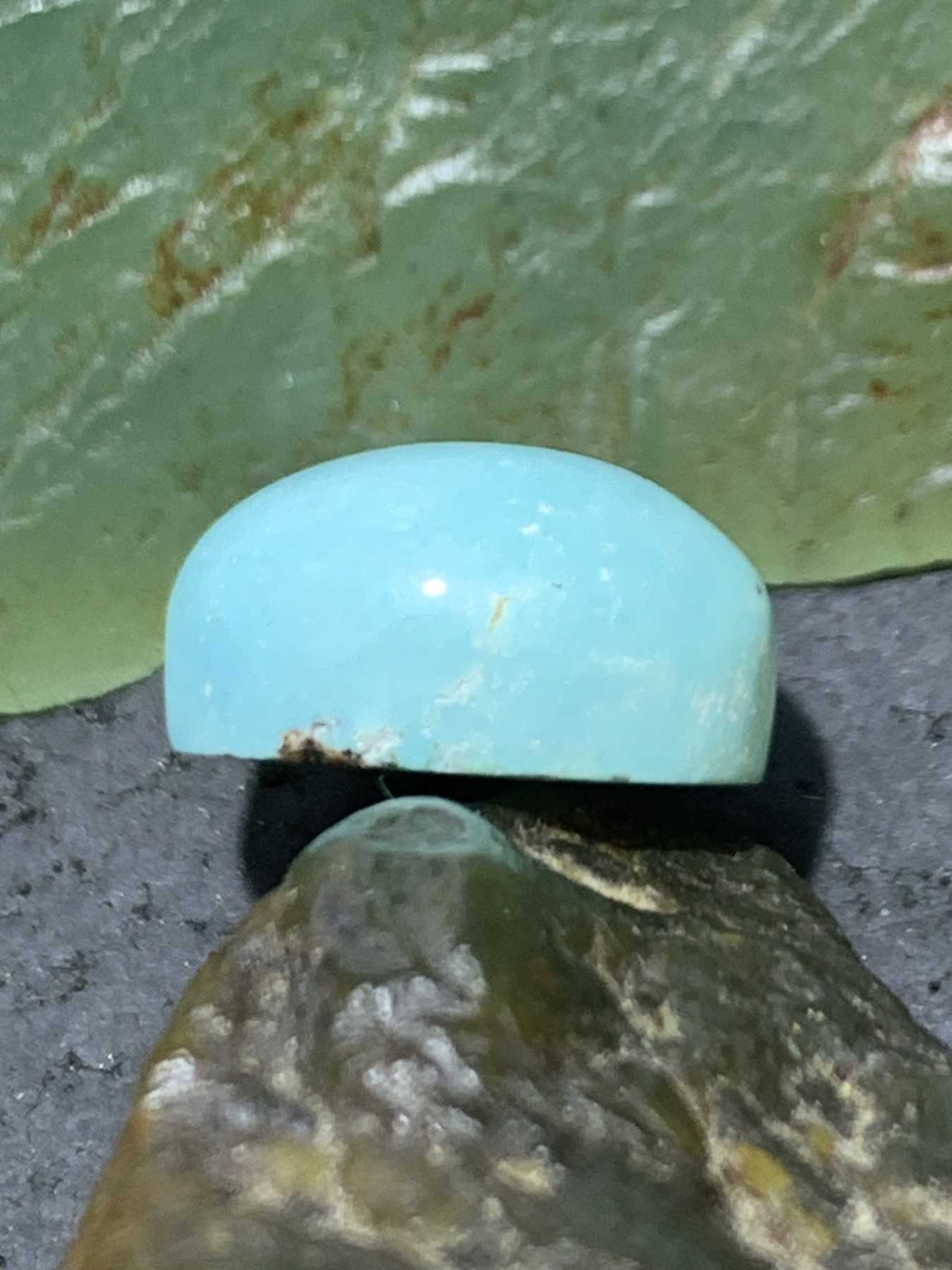 十堰原矿三无蓝白料网花绿松石戒面一颗，