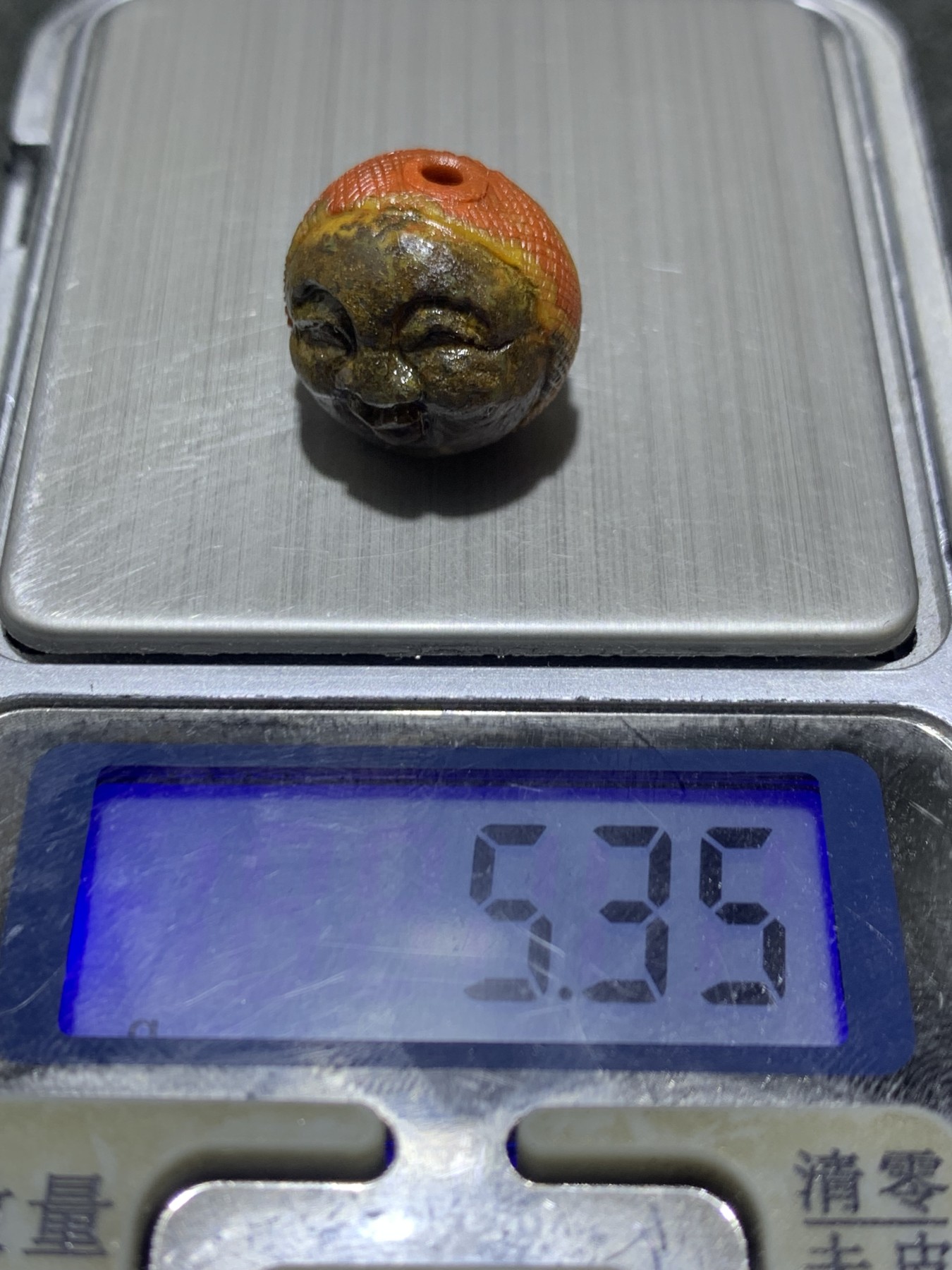 精美亚光战国红玛瑙手工俏色巧雕地主随形圆珠一个