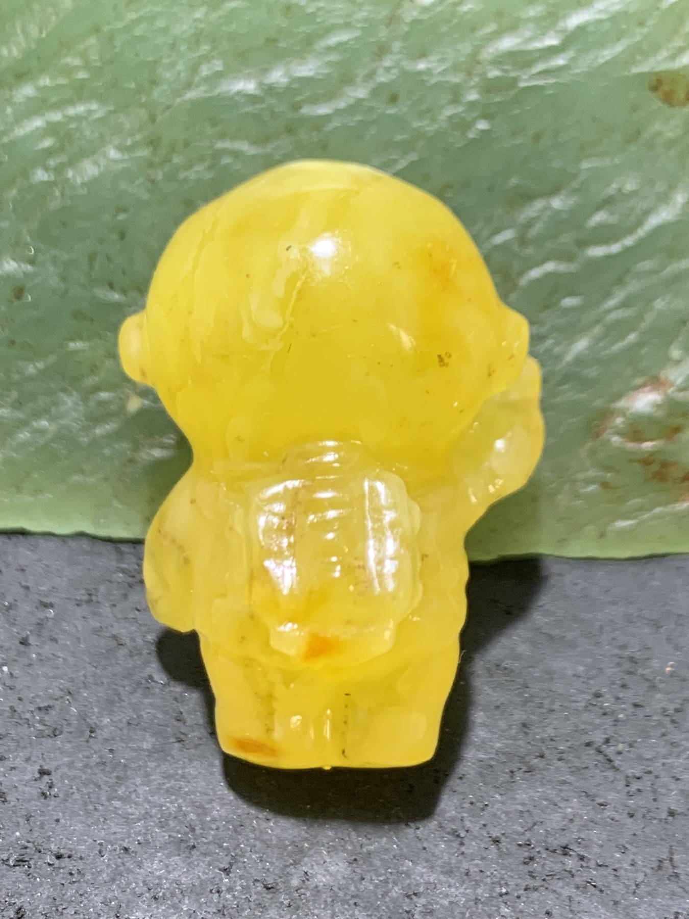 精美天然乌克兰蜜蜡原皮原石雕刻宇航员多啦a梦，小叮当吊坠一个，