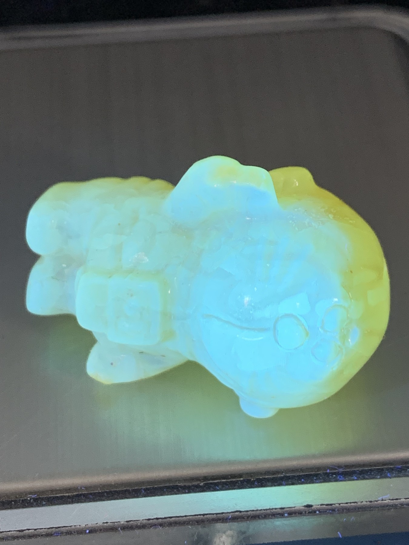 精美天然乌克兰蜜蜡原皮原石雕刻宇航员多啦a梦，小叮当吊坠一个，