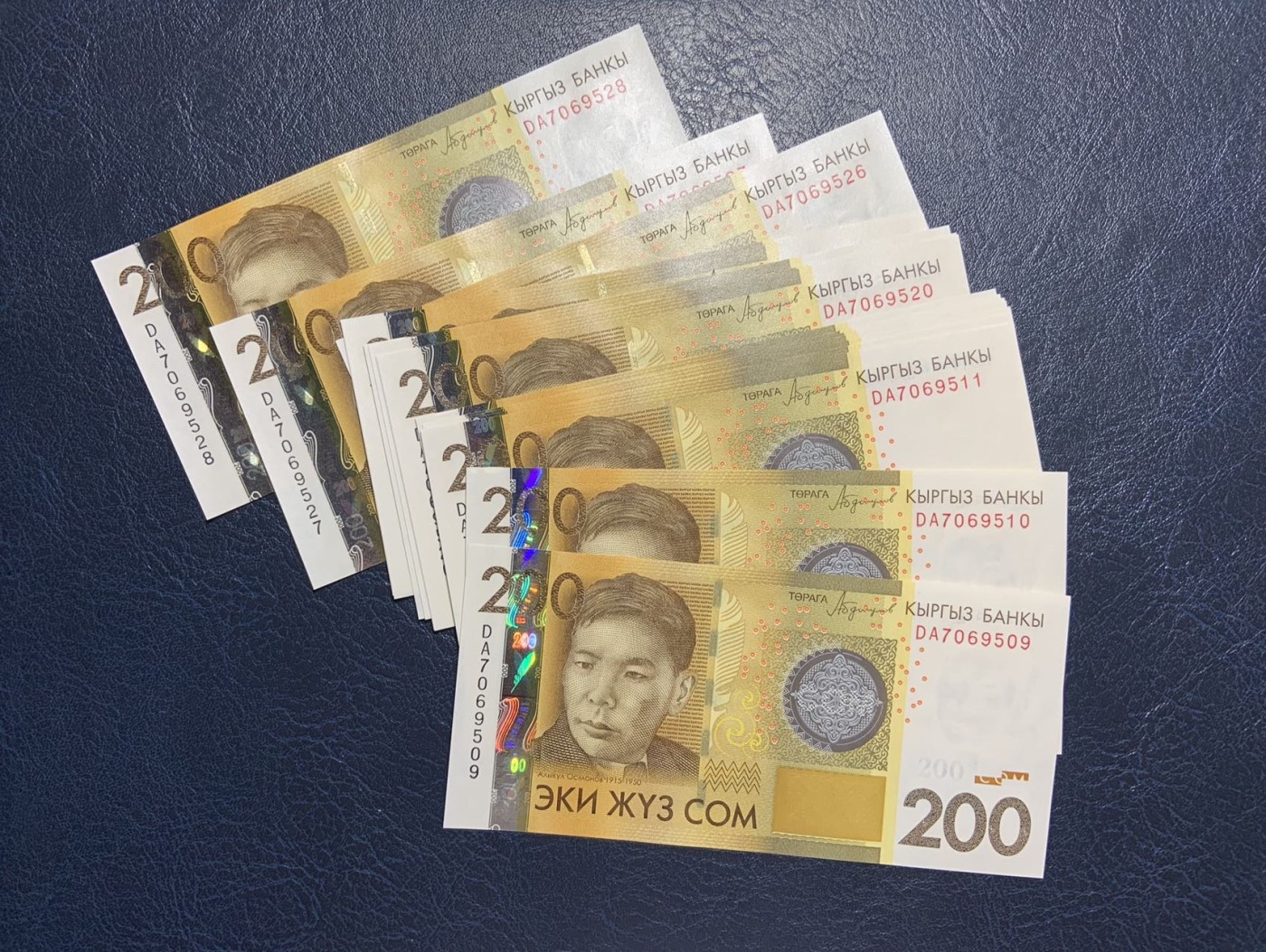 收藏联盟Quantum Auction 第298期拍卖  吉尔吉斯斯坦2016年200索姆20张 品相全新UNC 