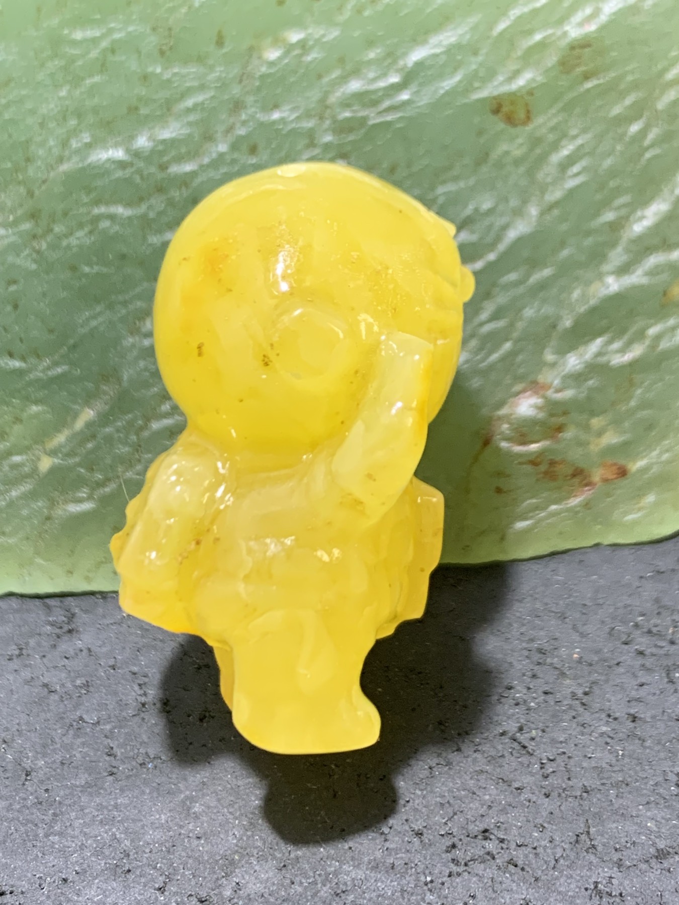 精美天然乌克兰蜜蜡原皮原石雕刻宇航员多啦a梦，小叮当吊坠一个，