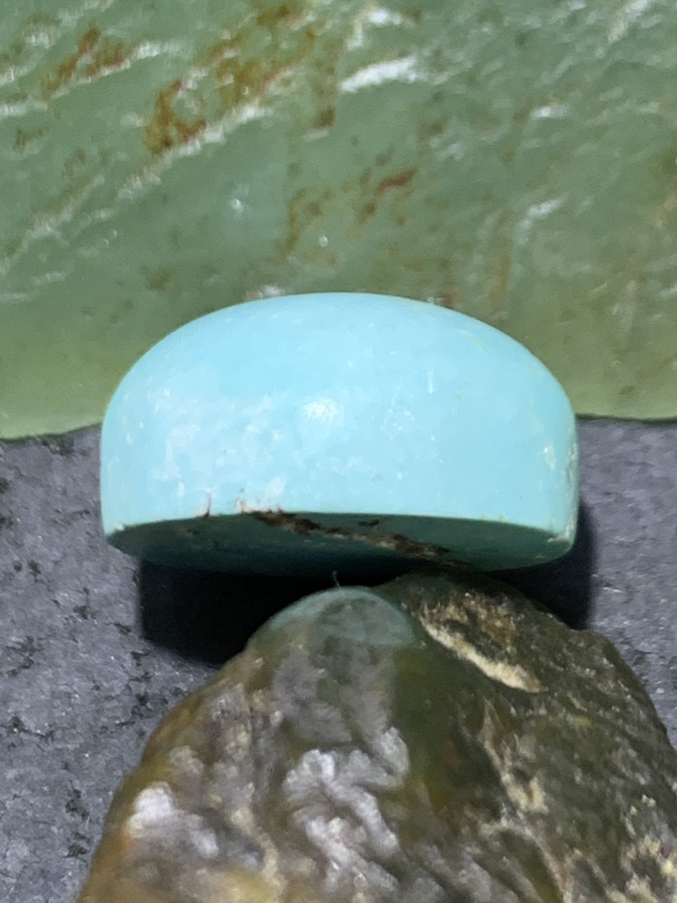 十堰原矿三无蓝白料网花绿松石戒面一颗，