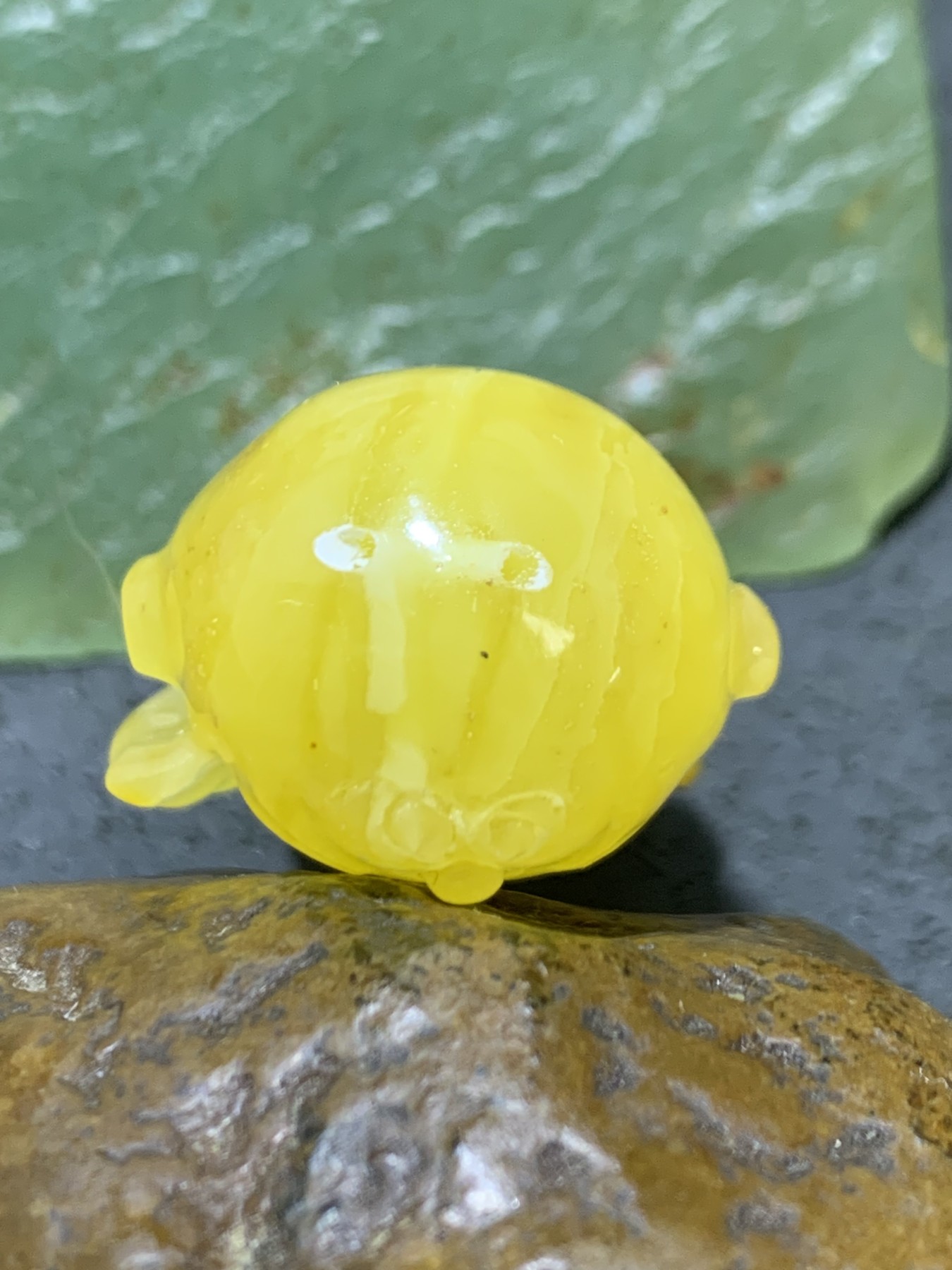 精美天然乌克兰蜜蜡原皮原石雕刻宇航员多啦a梦，小叮当吊坠一个，