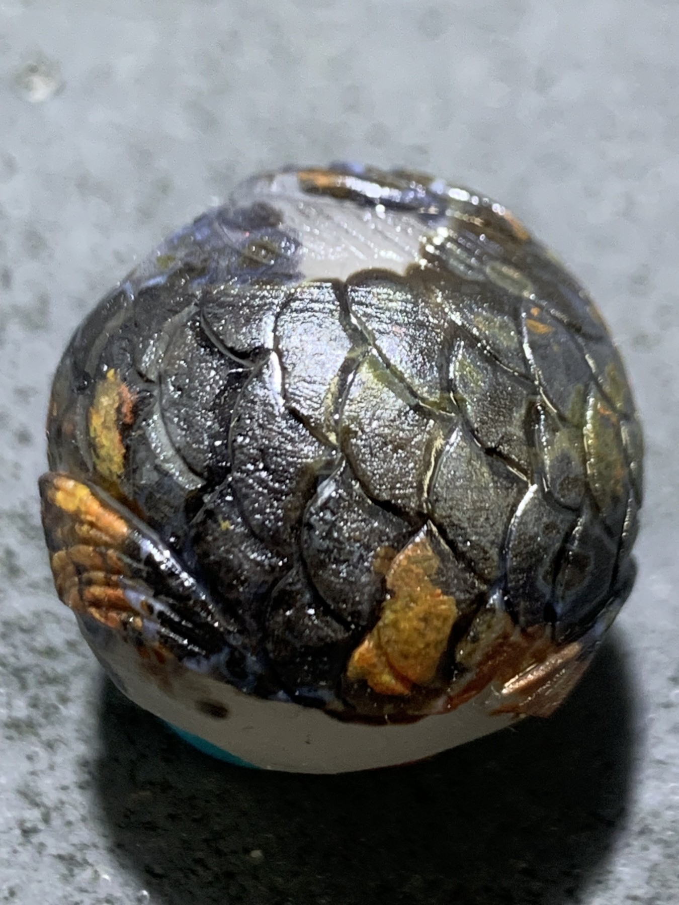 精美亚光高润度冰飘战国红玛瑙手工俏色巧雕鲤鱼戏珠，圆珠一个