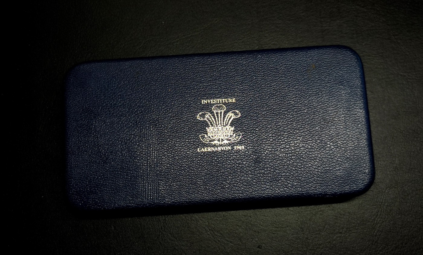 凡希社世界钱币微拍第二百五十一期 1969英国查尔斯授封威尔斯亲王全银纪念章原盒证书！