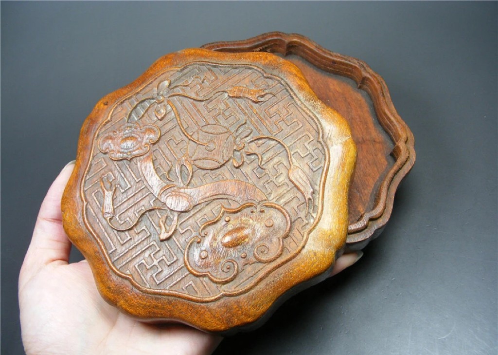 特色精品｜拍卖专场 几十年的木雕浮雕金钱如意葵形大盖盒｜12.7*3.5cm