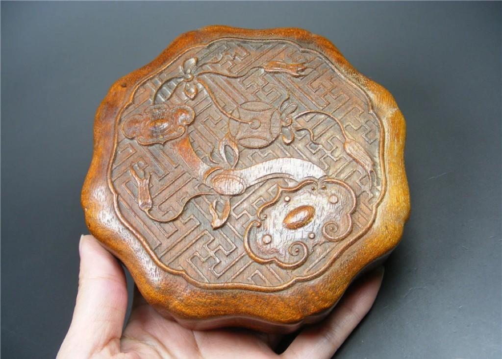 特色精品｜拍卖专场 几十年的木雕浮雕金钱如意葵形大盖盒｜12.7*3.5cm