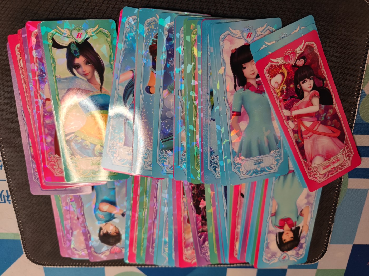 妖精的尾巴卡牌拍卖第三场 叶罗丽R卡100张