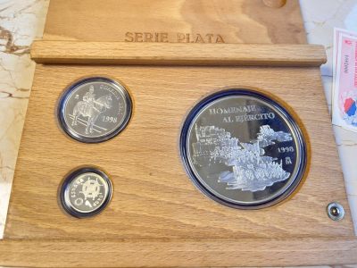 【海寕潮】拍卖第八十七期 - 【海寧潮A】西班牙1998年普拉塔系列3枚纪念银币带盒证书自然氧化，925银三枚总重209.09克